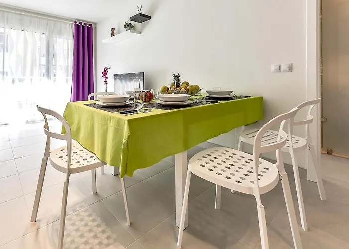 Hortensia Suites Apartments, Los Cristianos, Tenerife Апартаменты *